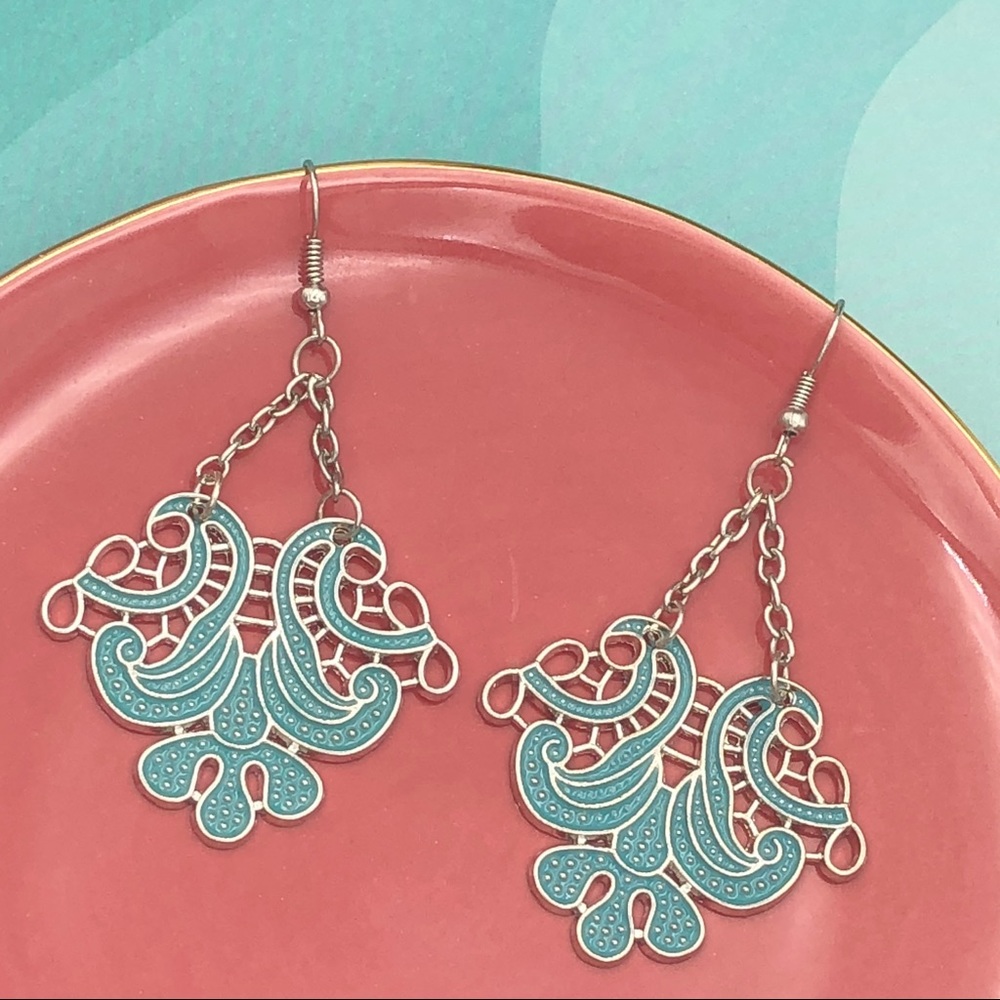 🍀 Aqua Blue Enamel Lace Look Dangle Earrings